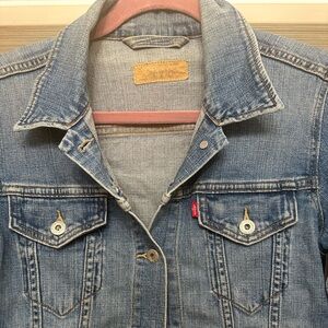 Levi’s Fitted Jean Jacket